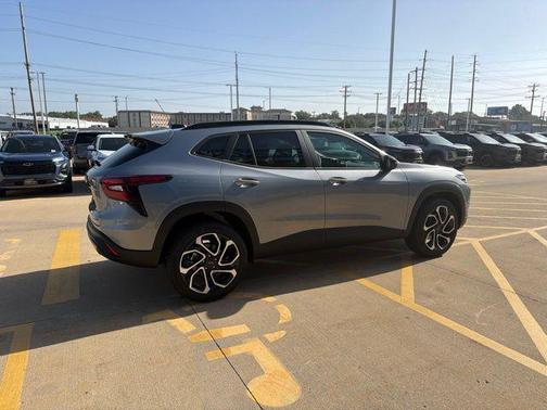 Sterling Gray Metallic 2026 Chevrolet Trax FWD 2RS