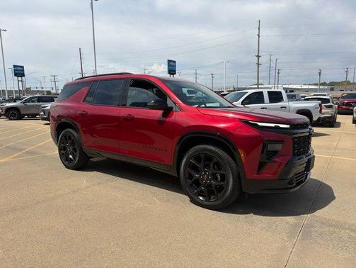 Radiant Red Tintcoat 2026 Chevrolet Traverse RS