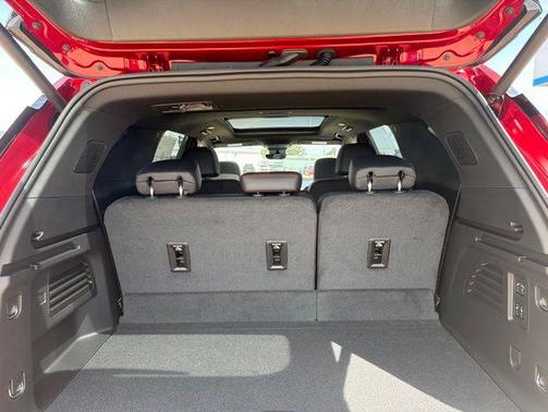 Radiant Red Tintcoat 2026 Chevrolet Traverse RS