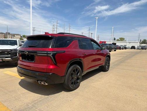 Radiant Red Tintcoat 2026 Chevrolet Traverse RS