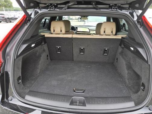 Stellar Black Metallic 2024 Cadillac XT4 Luxury