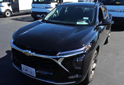 Mosaic Black Metallic 2025 Chevrolet Trax LT