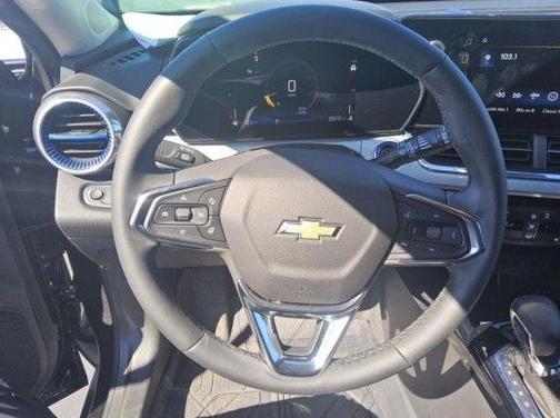 Mosaic Black Metallic 2025 Chevrolet Trax LT