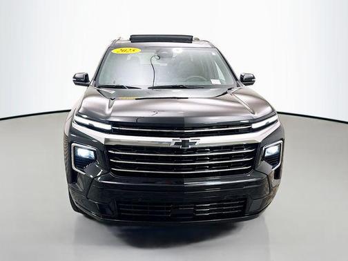 Mosaic Black Metallic 2025 Chevrolet Traverse High Country