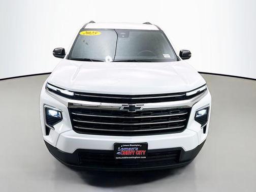 Summit White 2025 Chevrolet Traverse LT