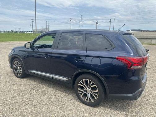 2016 Mitsubishi Outlander ES