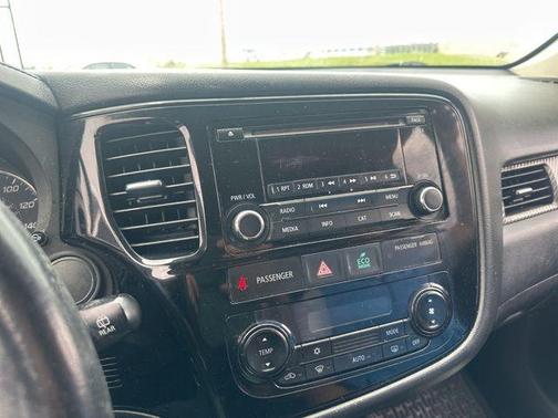 2016 Mitsubishi Outlander ES