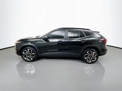 Mosaic Black Metallic 2025 Chevrolet Trax FWD 2RS