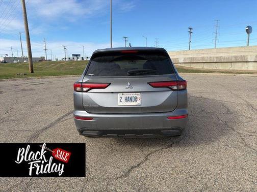 2022 Mitsubishi Outlander SE