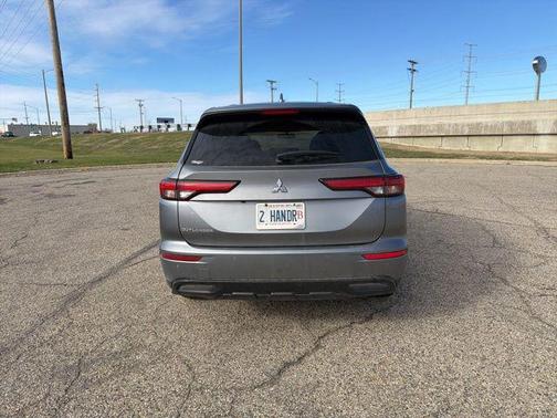 2022 Mitsubishi Outlander SE