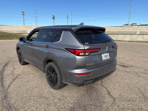 2022 Mitsubishi Outlander SE