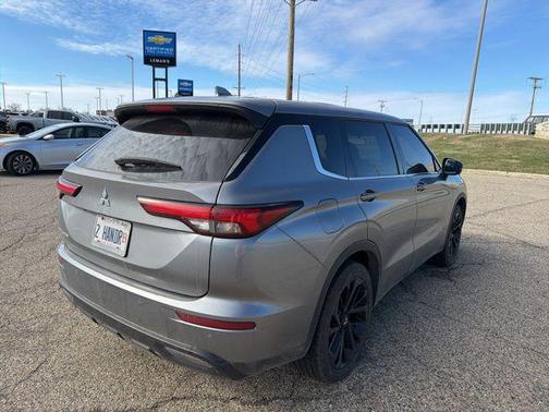 2022 Mitsubishi Outlander SE