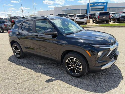 Mosaic Black Metallic 2026 Chevrolet Trailblazer LT
