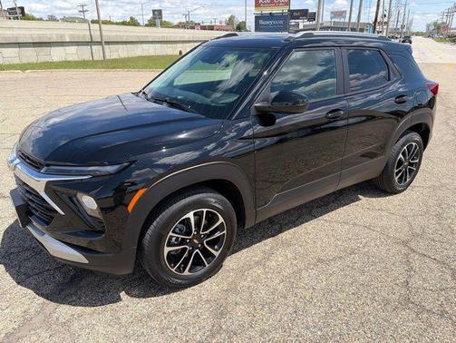 Mosaic Black Metallic 2026 Chevrolet Trailblazer LT