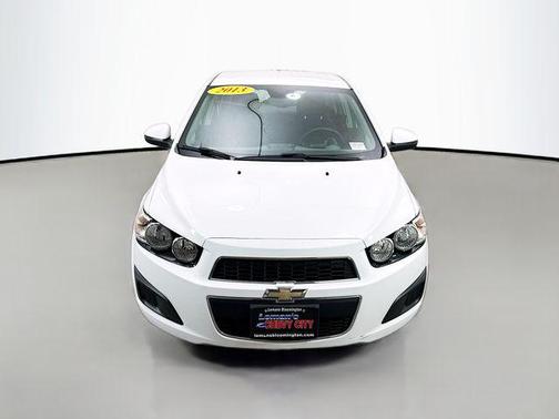 Summit White 2013 Chevrolet Sonic LT