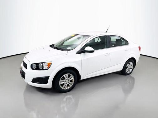 Summit White 2013 Chevrolet Sonic LT