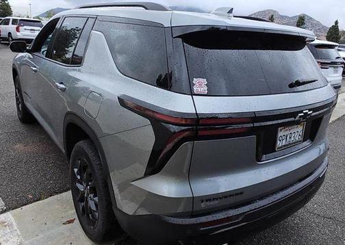 Sterling Gray Metallic 2024 Chevrolet Traverse LT