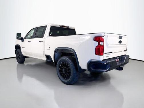 White Sands 2026 Chevrolet Silverado 2500 Custom