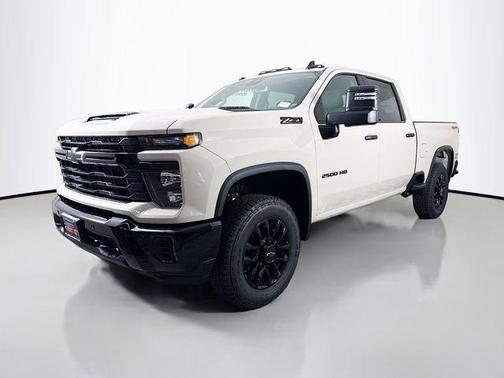 White Sands 2026 Chevrolet Silverado 2500 Custom