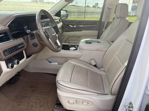 White Frost Tricoat 2022 GMC Yukon Denali