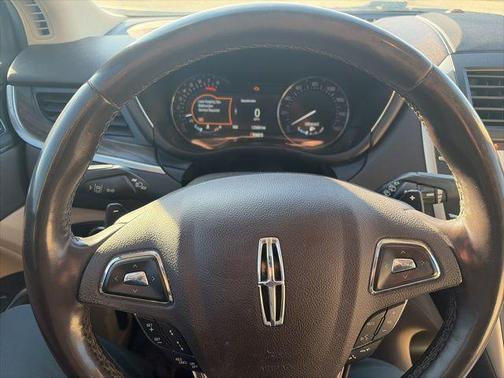 White Platinum Metallic Tri-Coat 2017 Lincoln MKC Reserve