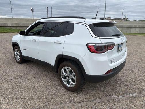 Bright White Clearcoat 2025 Jeep Compass Latitude