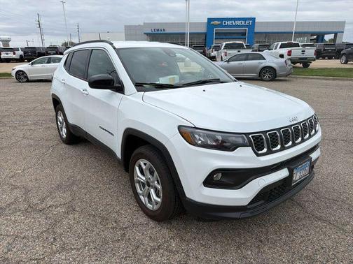 Bright White Clearcoat 2025 Jeep Compass Latitude