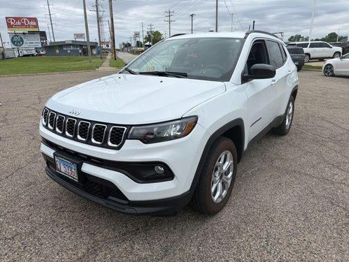 Bright White Clearcoat 2025 Jeep Compass Latitude