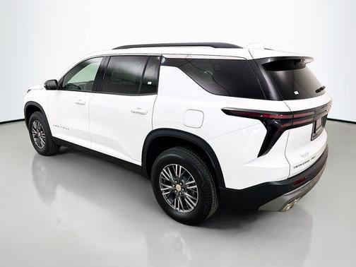 Summit White 2026 Chevrolet Traverse LT