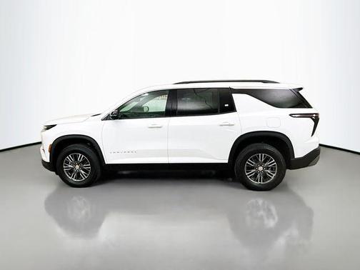 Summit White 2026 Chevrolet Traverse LT