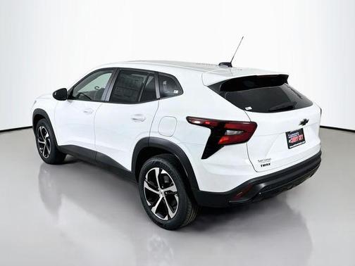 Summit White 2026 Chevrolet Trax FWD 1RS