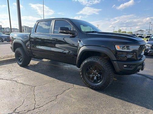 Diamond Black Crystal Pearlcoat 2026 RAM 1500 RHO Crew Cab 4x4 5'7' Box