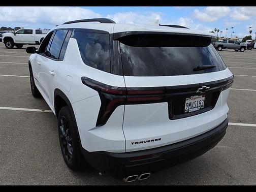 Summit White 2024 Chevrolet Traverse LT