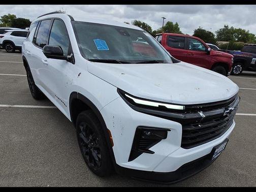 Summit White 2024 Chevrolet Traverse LT