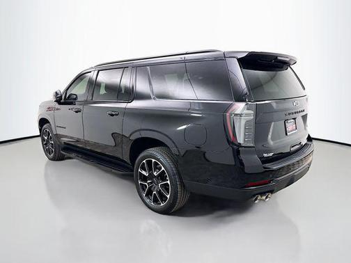 2025 Chevrolet Suburban RST