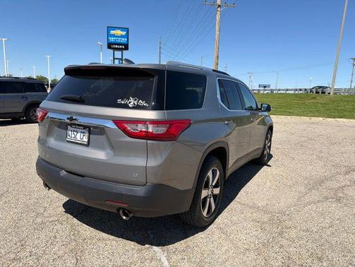 Pepperdust Metallic 2018 Chevrolet Traverse LT Leather