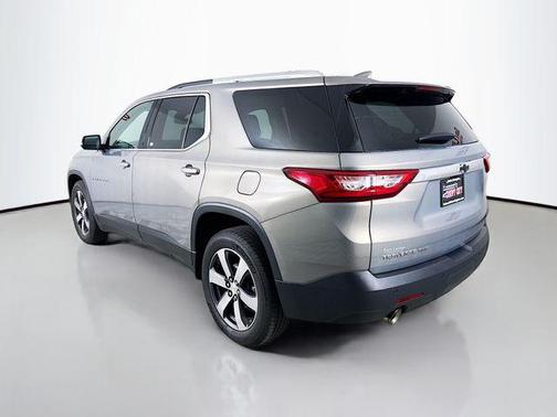 Pepperdust Metallic 2018 Chevrolet Traverse LT Leather