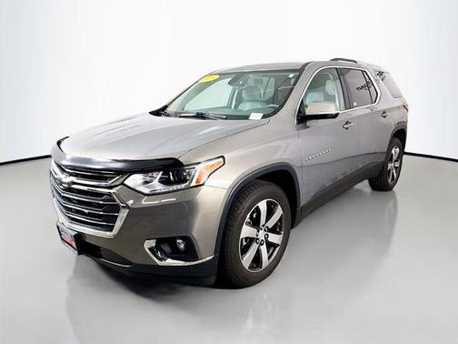 Pepperdust Metallic 2018 Chevrolet Traverse LT Leather