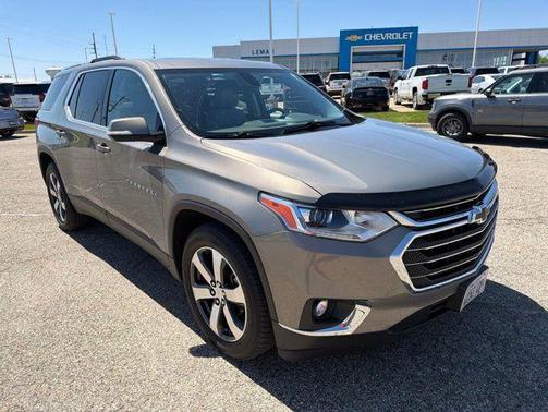 Pepperdust Metallic 2018 Chevrolet Traverse LT Leather