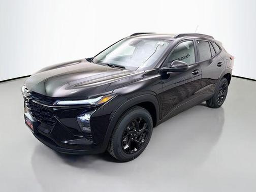 Mosaic Black Metallic 2026 Chevrolet Trax LT