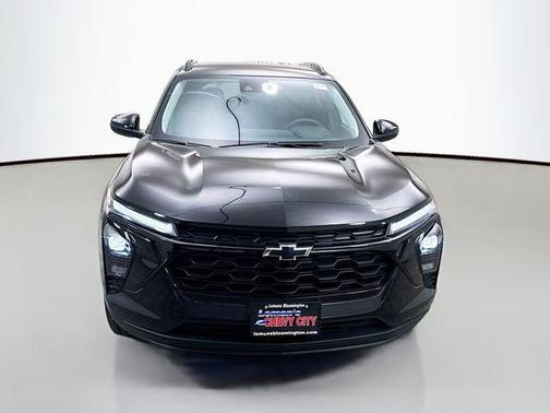 Mosaic Black Metallic 2026 Chevrolet Trax LT