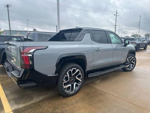 2025 Chevrolet Silverado EV RST