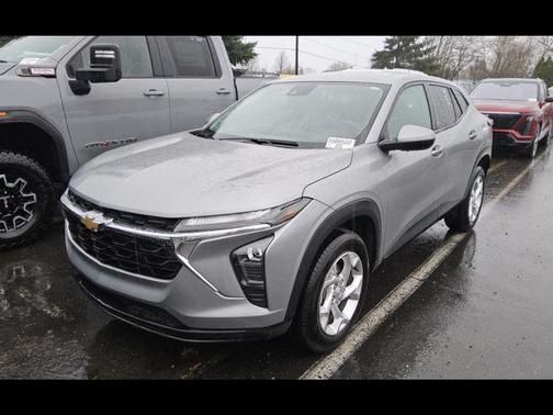 Sterling Gray Metallic 2024 Chevrolet Trax LS