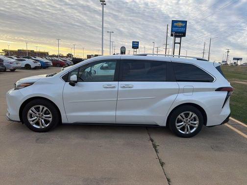 2022 Toyota Sienna Platinum