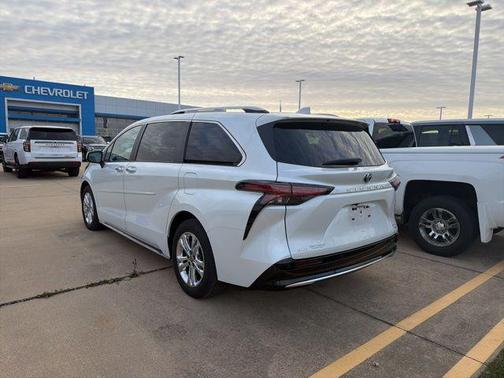 2022 Toyota Sienna Platinum
