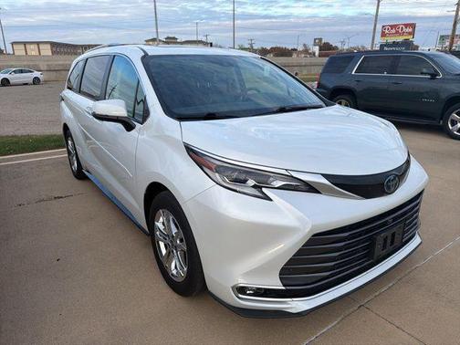 2022 Toyota Sienna Platinum