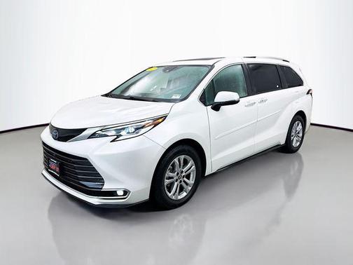 2022 Toyota Sienna Platinum