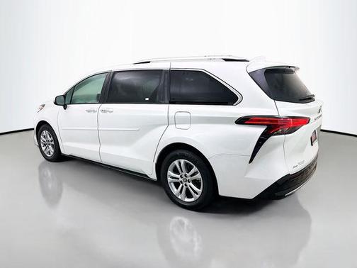 2022 Toyota Sienna Platinum