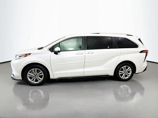 2022 Toyota Sienna Platinum