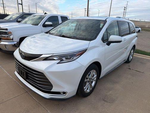 2022 Toyota Sienna Platinum